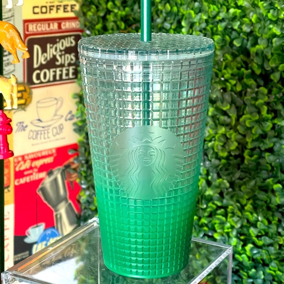 NWT🍀 Starbucks Europe Release 2023 Green Gradient Disco Grid Grande Tumbler - Picture 1 of 5